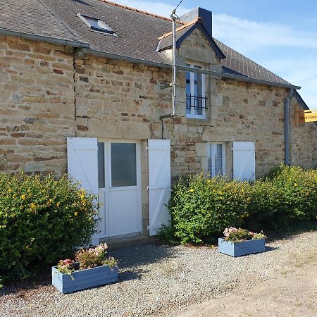 Charming Traditional 2-Bed Cottage Near Plemet Exterior photo