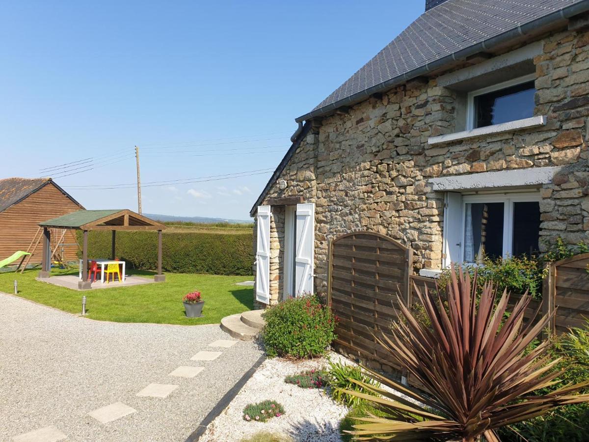 Charming Traditional 2-Bed Cottage Near Plemet Exterior photo