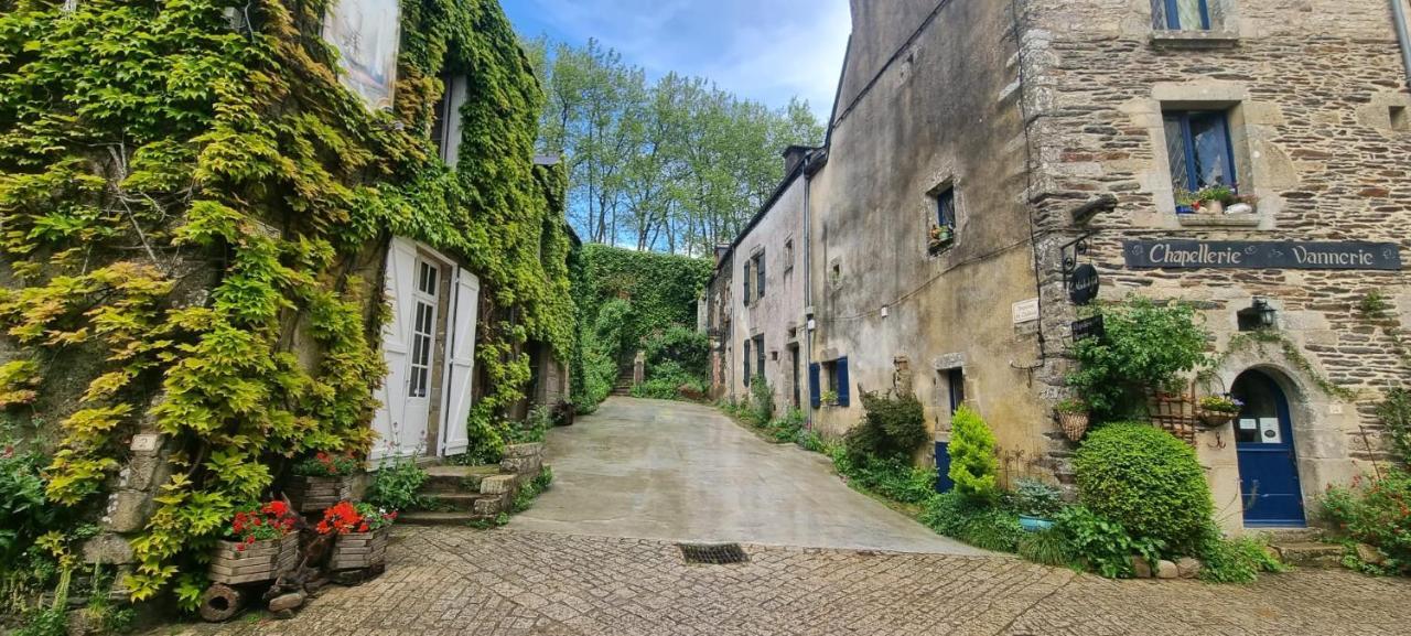 Charming Traditional 2-Bed Cottage Near Plemet Exterior photo