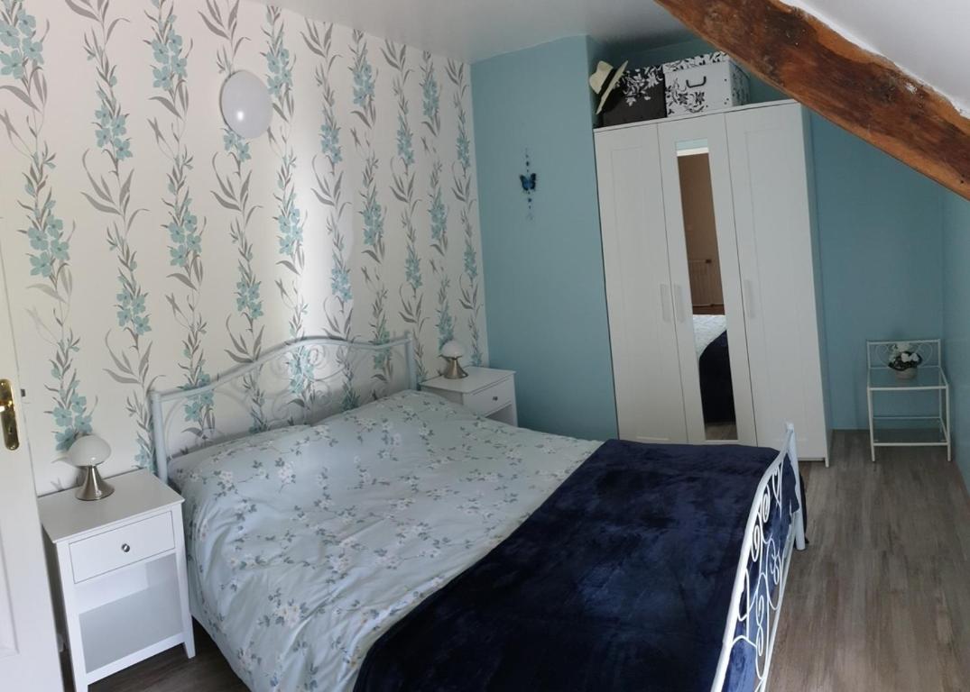 Charming Traditional 2-Bed Cottage Near Plemet Exterior photo