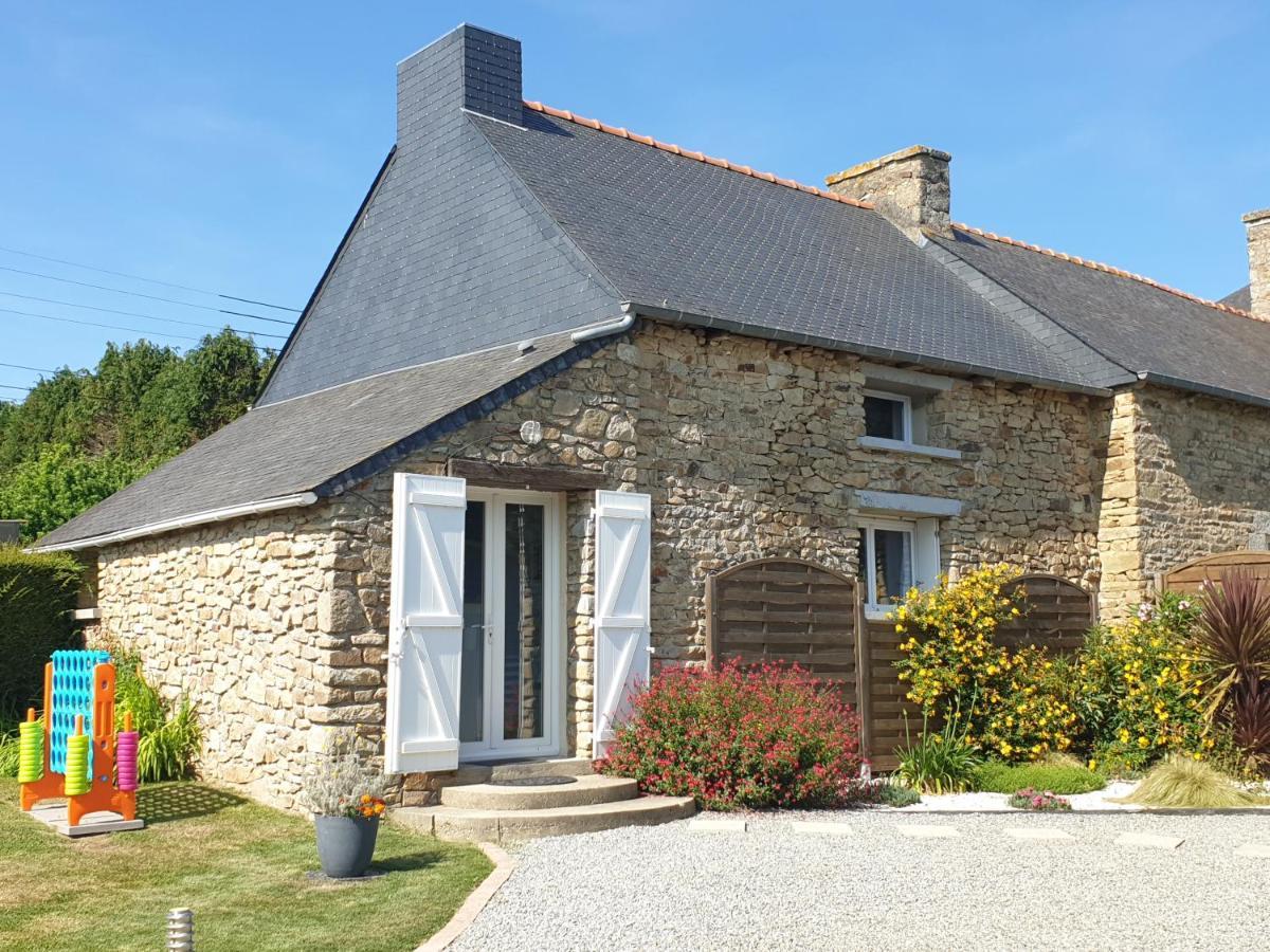 Charming Traditional 2-Bed Cottage Near Plemet Exterior photo